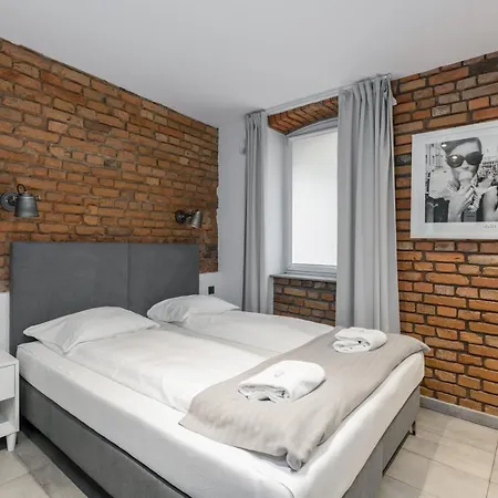 Old Town Underground Level By Renters Apartment *