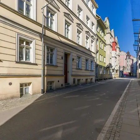 Old Town Underground Level By Renters Apartment