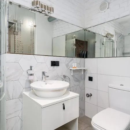 Old Town Underground Level By Renters Apartment