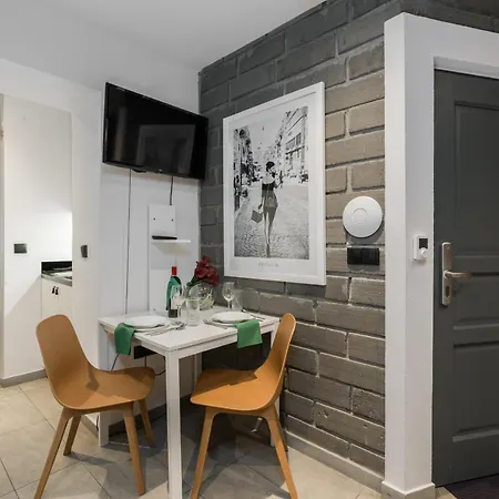 Old Town Underground Level By Renters