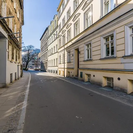Old Town Underground Level By Renters