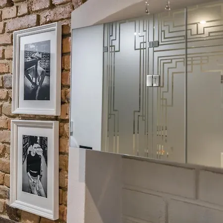 Old Town Underground Level By Renters Апартаменты